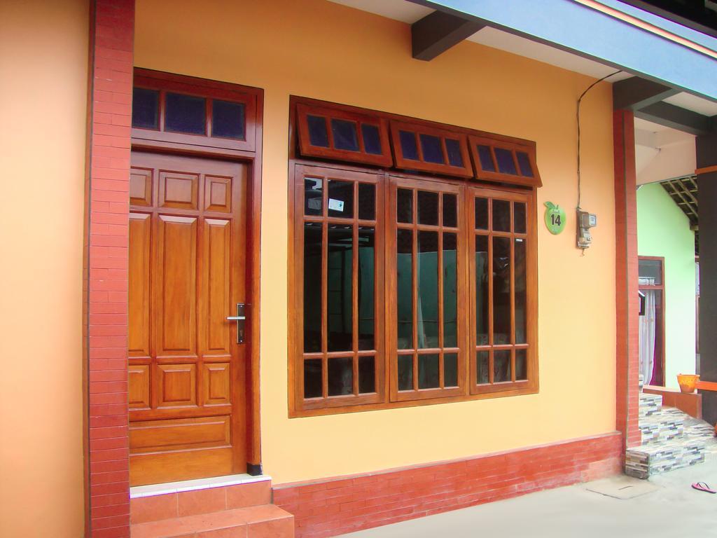 Dinotiyo Homestay Batu  Luaran gambar