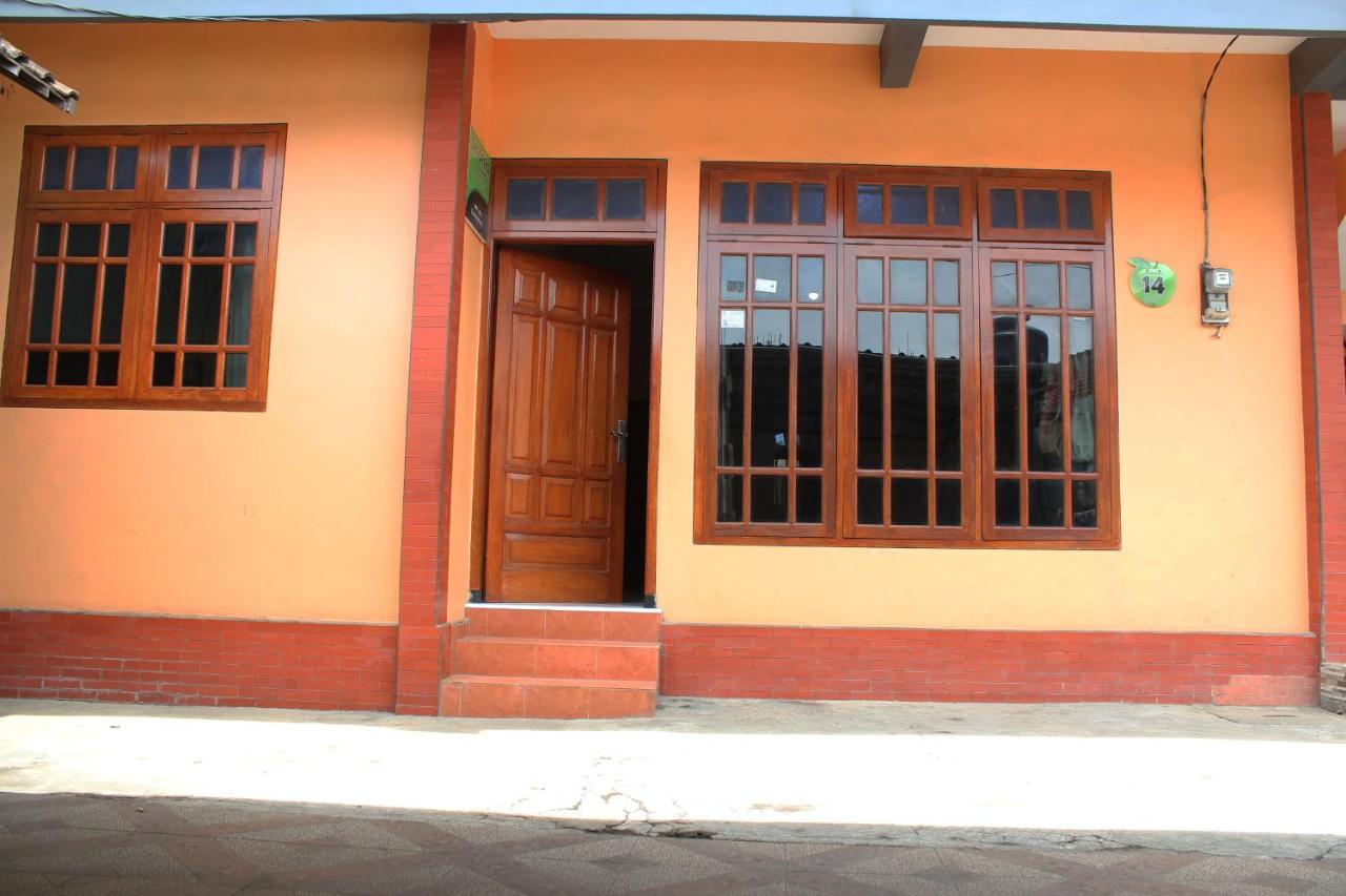 Dinotiyo Homestay Batu  Luaran gambar
