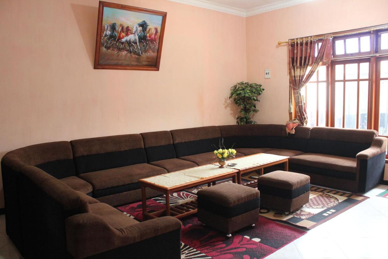 Dinotiyo Homestay Batu  Luaran gambar